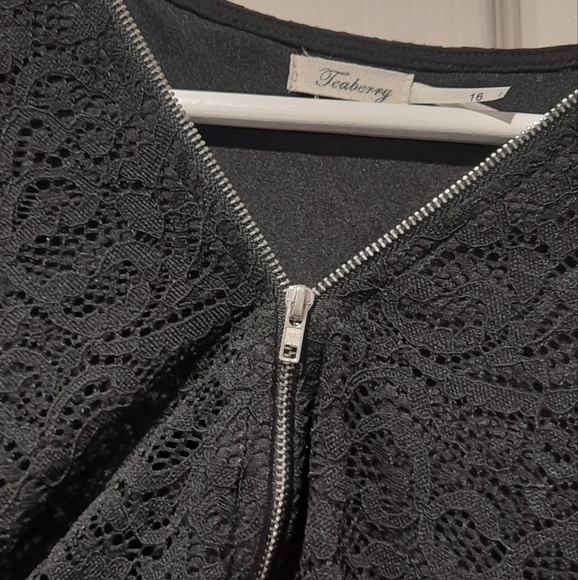 Teaberry Black Lace Zipper High Low Top Size 16 - Picture 3 of 6